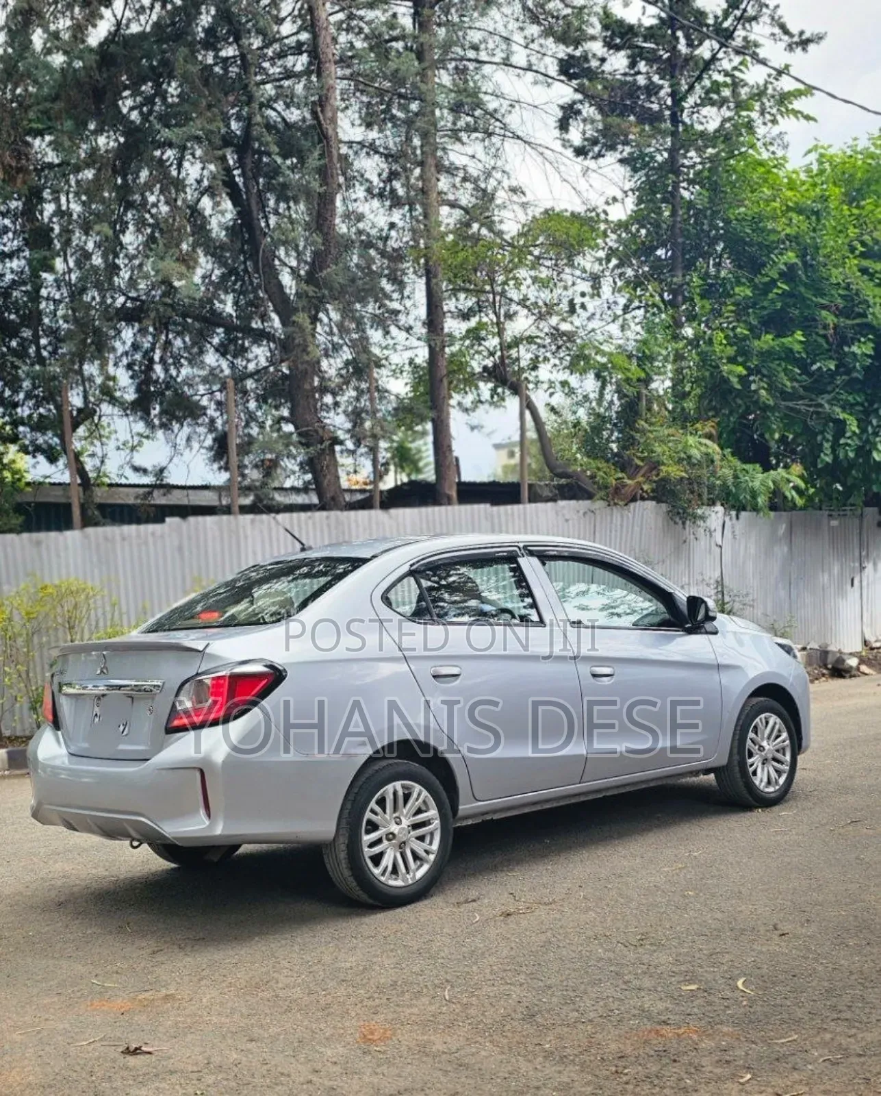 Mitsubishi Attrage 2022 Silver