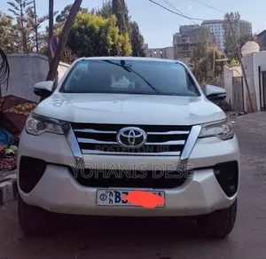 Toyota Fortuner 2018 White