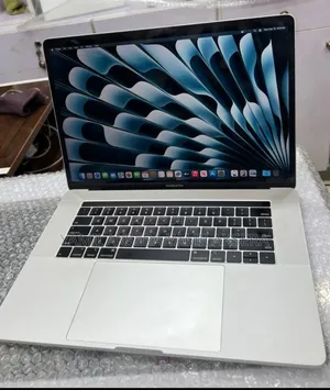 New Laptop Apple MacBook Pro 2018 16GB Intel Core i7 SSD 256GB