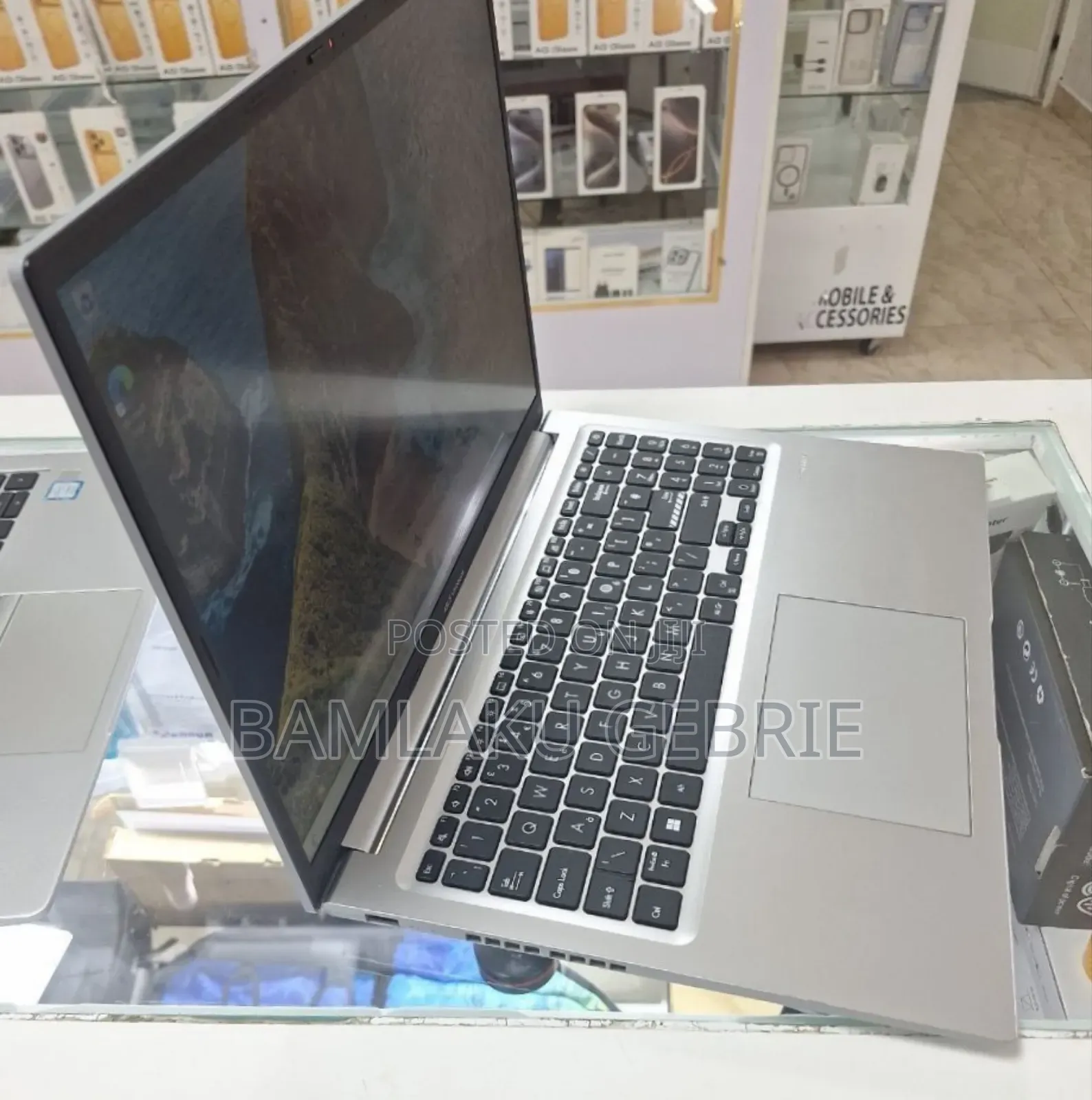 New Laptop Asus VivoBook 15 X505BA 8GB Intel Core i3 SSD 256GB