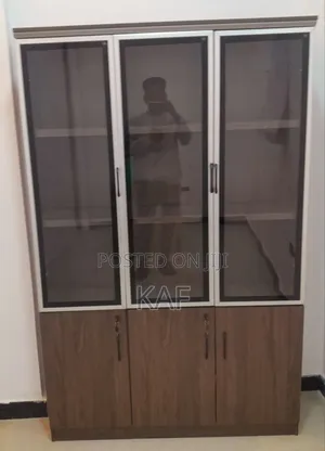 Shelf 3door Aluminium Chair
