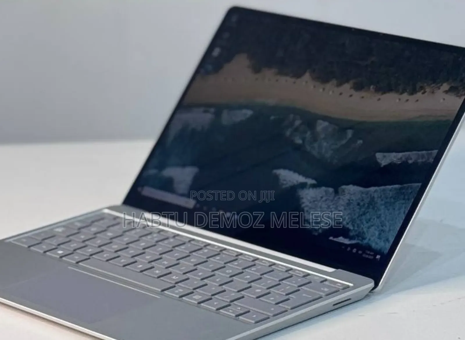 New Laptop Microsoft Surface Go 4GB Intel Core i5 SSD 256GB