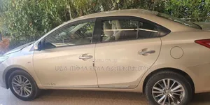Toyota Yaris 2014 Gold