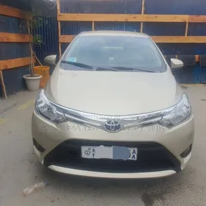 Toyota Yaris 2014 Gold
