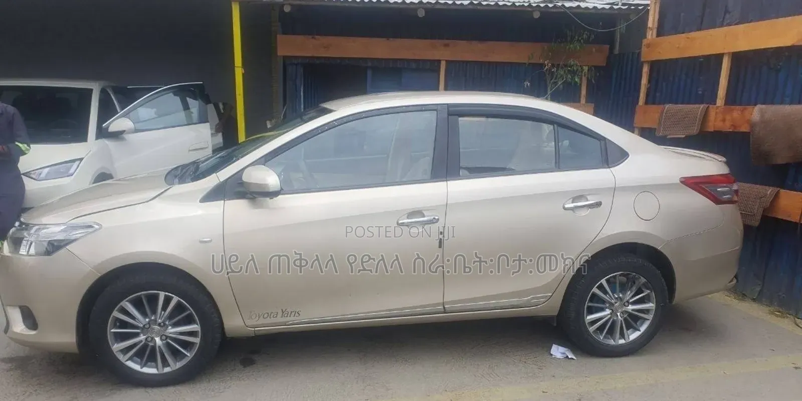 Toyota Yaris 2014 Gold