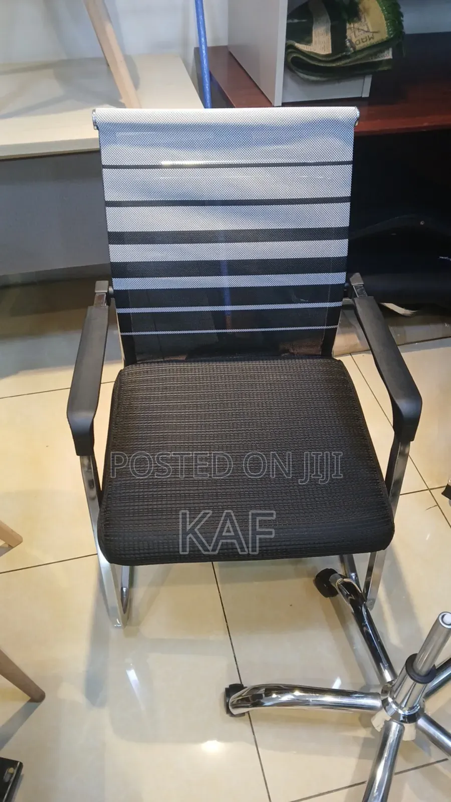 U Le G Chair Zebra