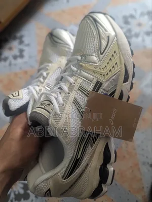 Asics Premium