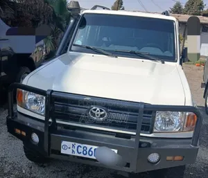 Toyota Land Cruiser 2021 White