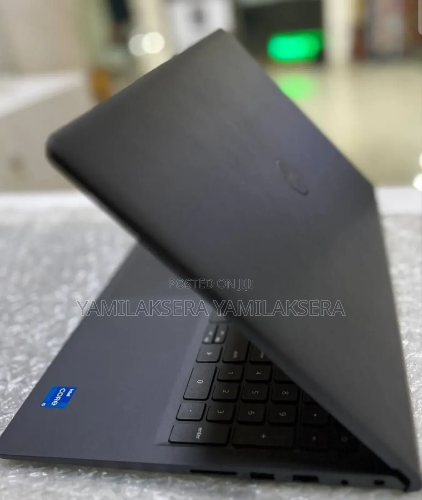 New Laptop Dell Vostro 3520 8GB Intel Core i5 HDD 1T