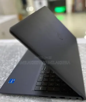New Laptop Dell Vostro 3520 8GB Intel Core i5 HDD 1T