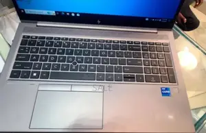 New Laptop HP ZBook Firefly G8 16GB Intel Core i7 SSD 512GB