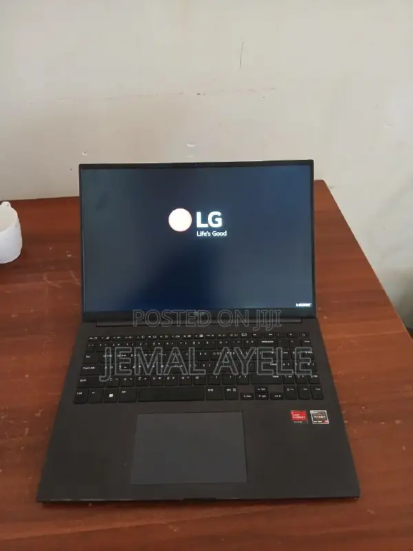 New Laptop LG Gram 15.6 16GB AMD Ryzen 5 SSD 512GB