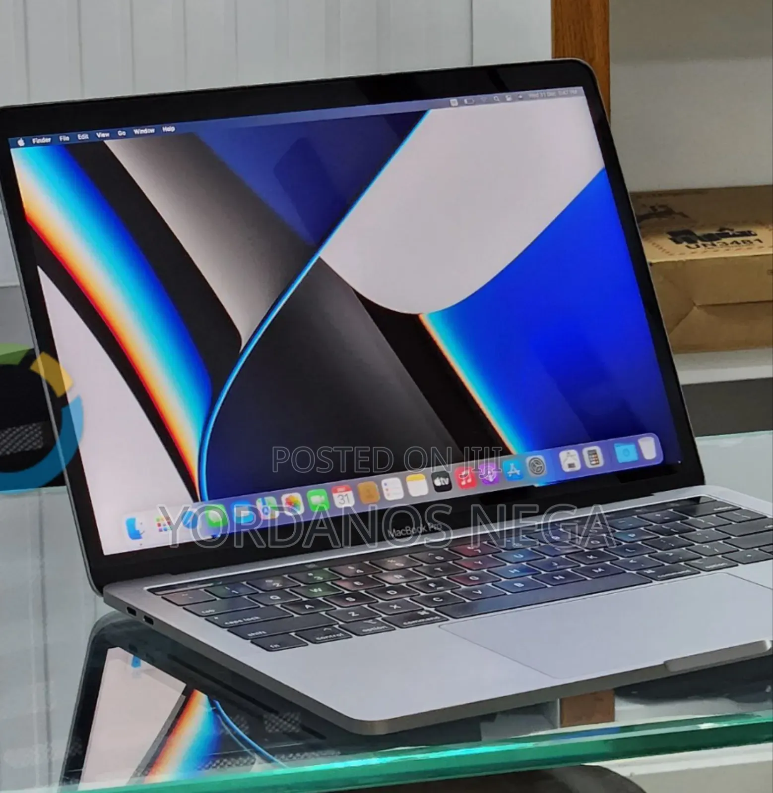 New Laptop Apple MacBook Pro 2019 16GB Intel Core i7 SSD 256GB