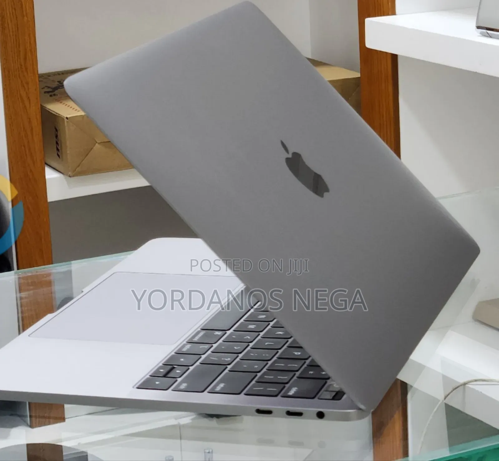 New Laptop Apple MacBook Pro 2019 16GB Intel Core i7 SSD 256GB
