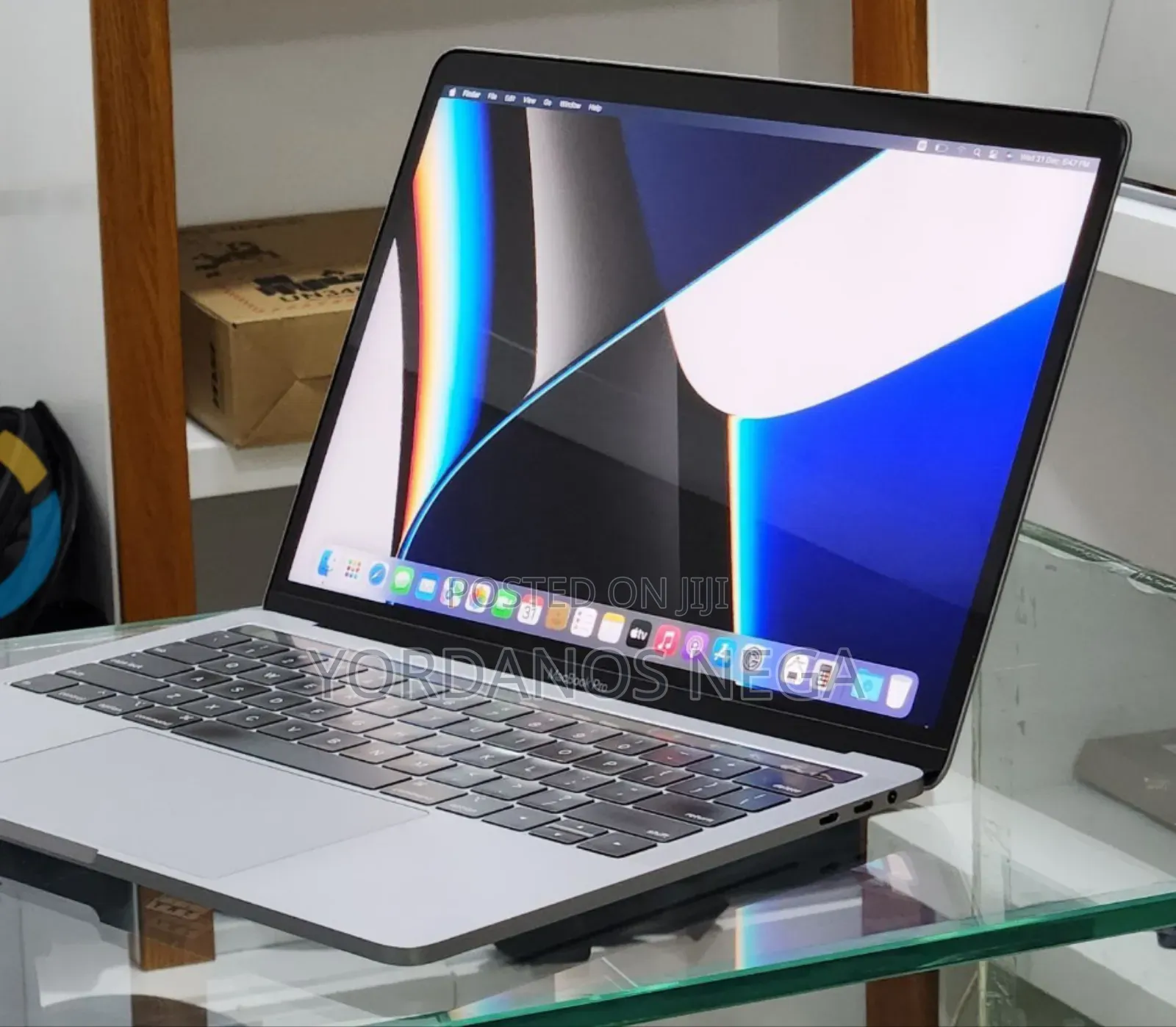 New Laptop Apple MacBook Pro 2019 16GB Intel Core i7 SSD 256GB