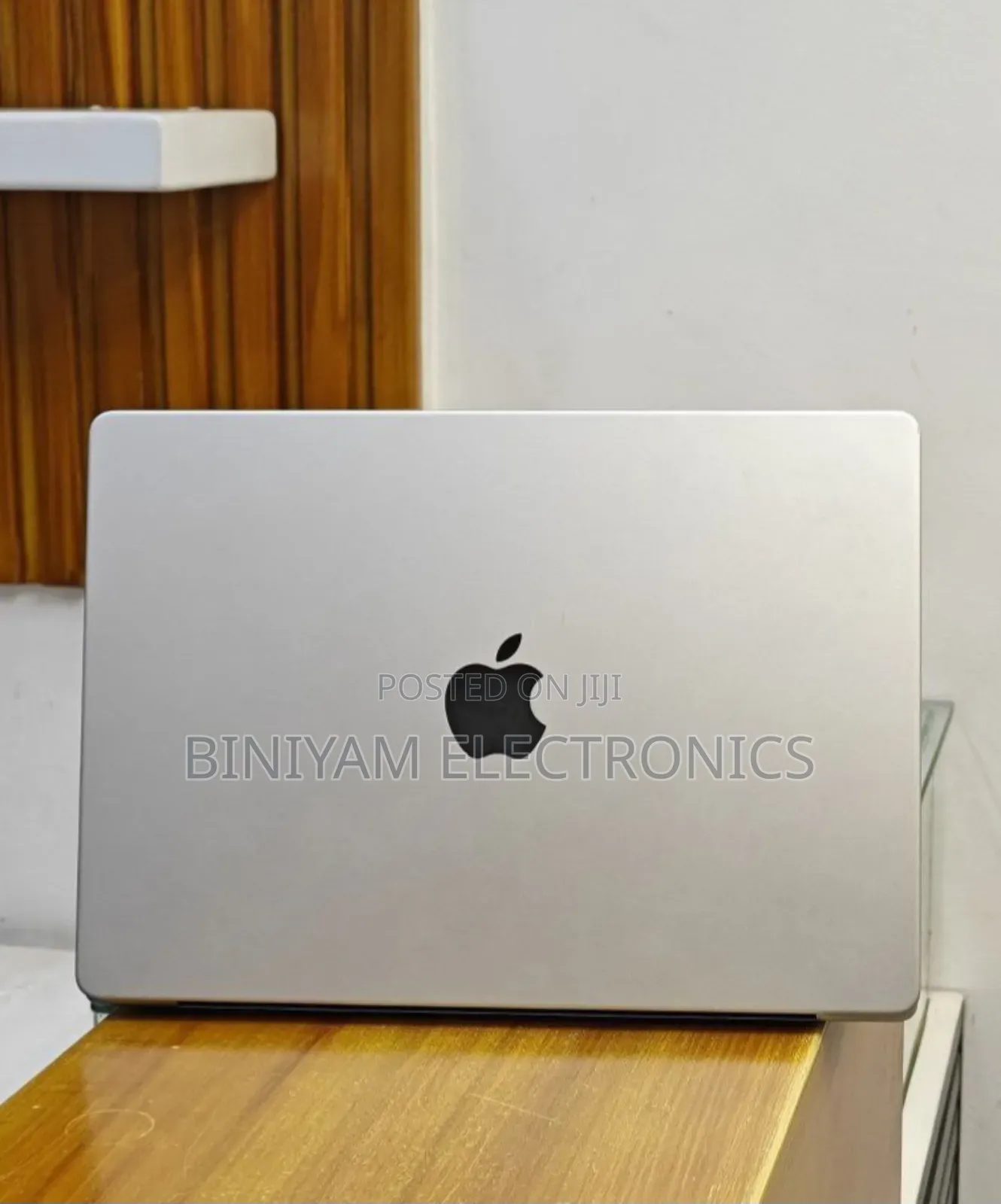 New Laptop Apple MacBook Pro M1 16GB Apple M1 Pro SSD 512GB