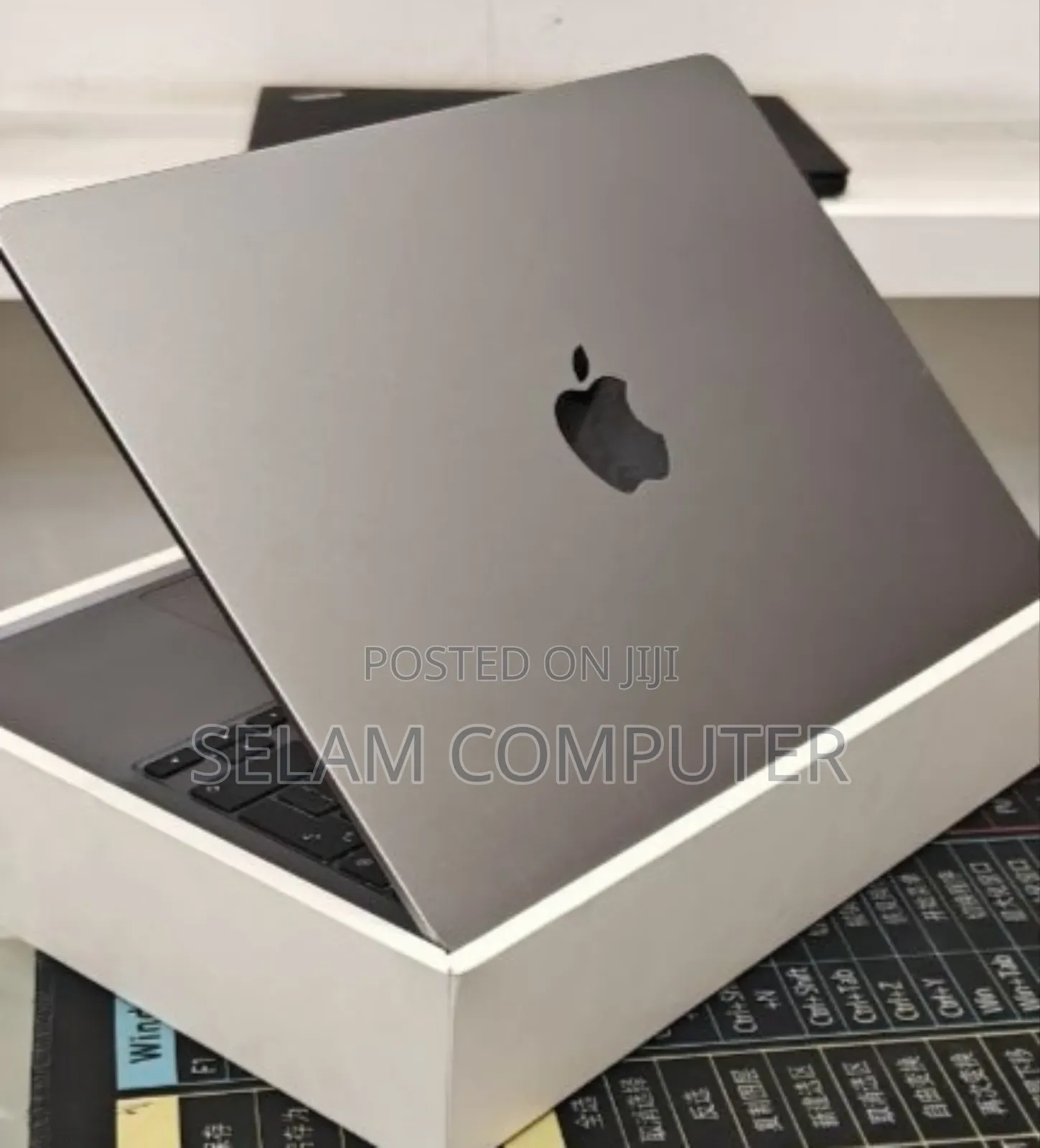 New Laptop Apple MacBook Air 2022 M2 8GB Apple M2 SSD 512GB