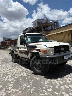 Toyota Land Cruiser 2012 White