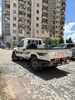 Toyota Land Cruiser 2012 White