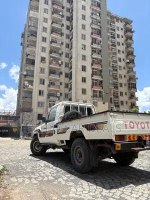 Toyota Land Cruiser 2012 White