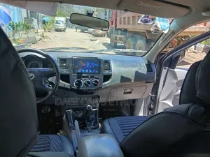 Toyota Hilux 2010 Gray