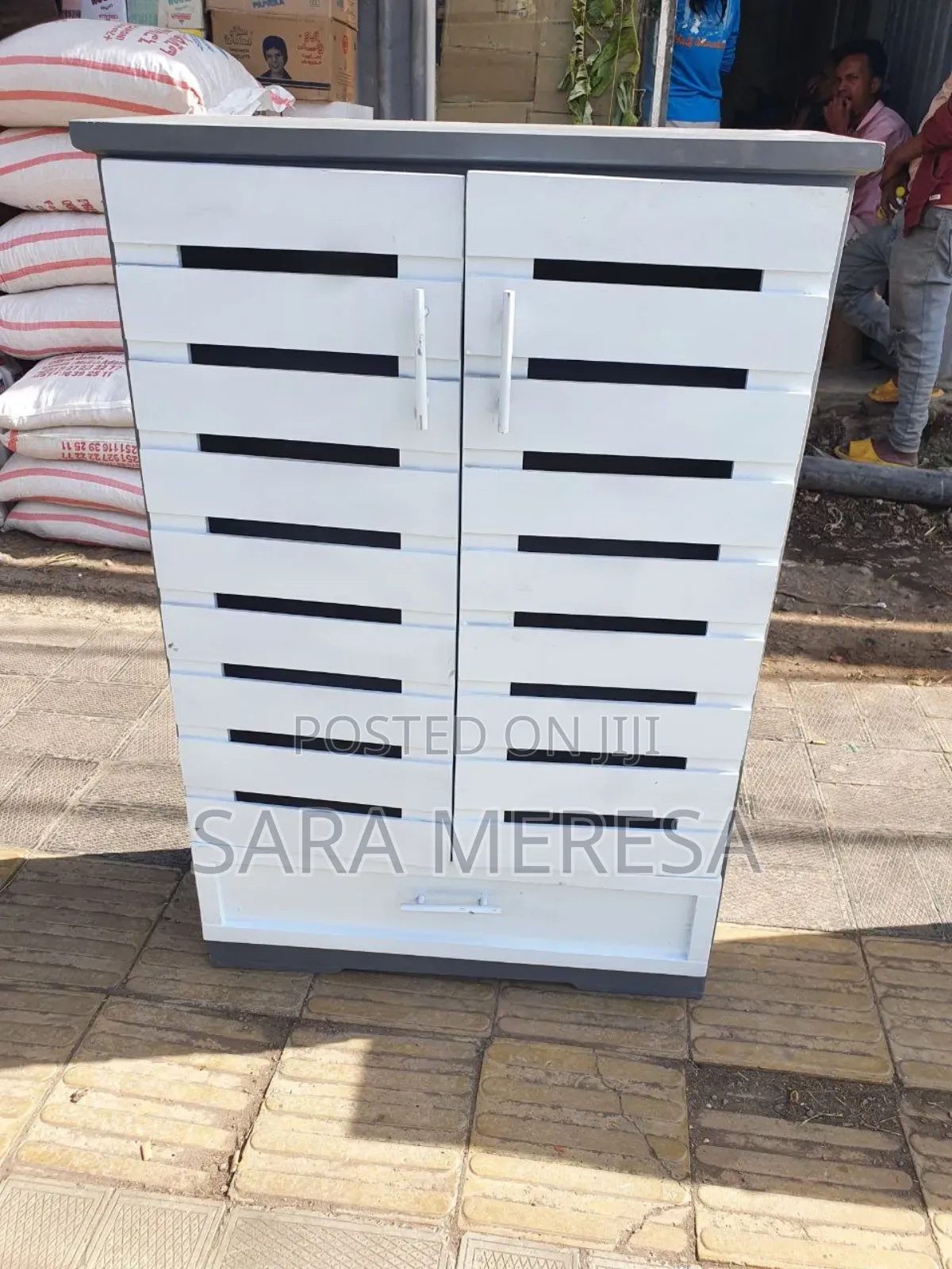 Shoe Rack, Chama Maskemecha