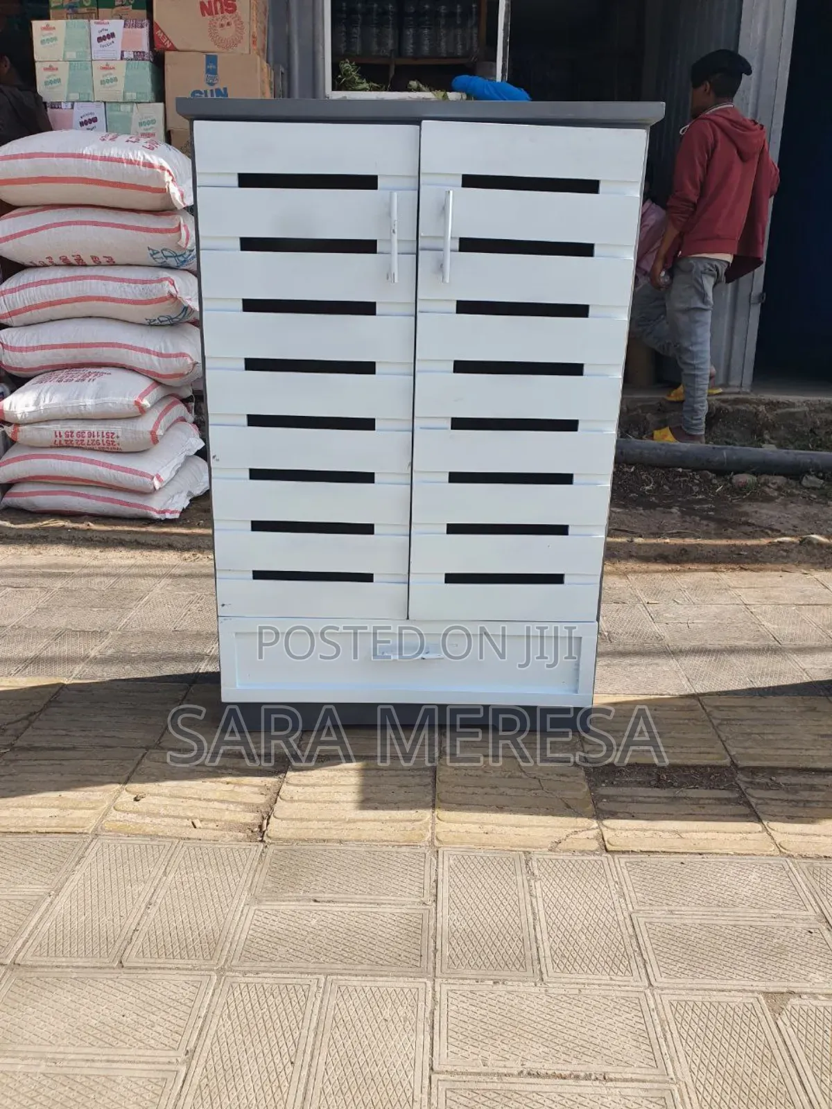 Shoe Rack, Chama Maskemecha