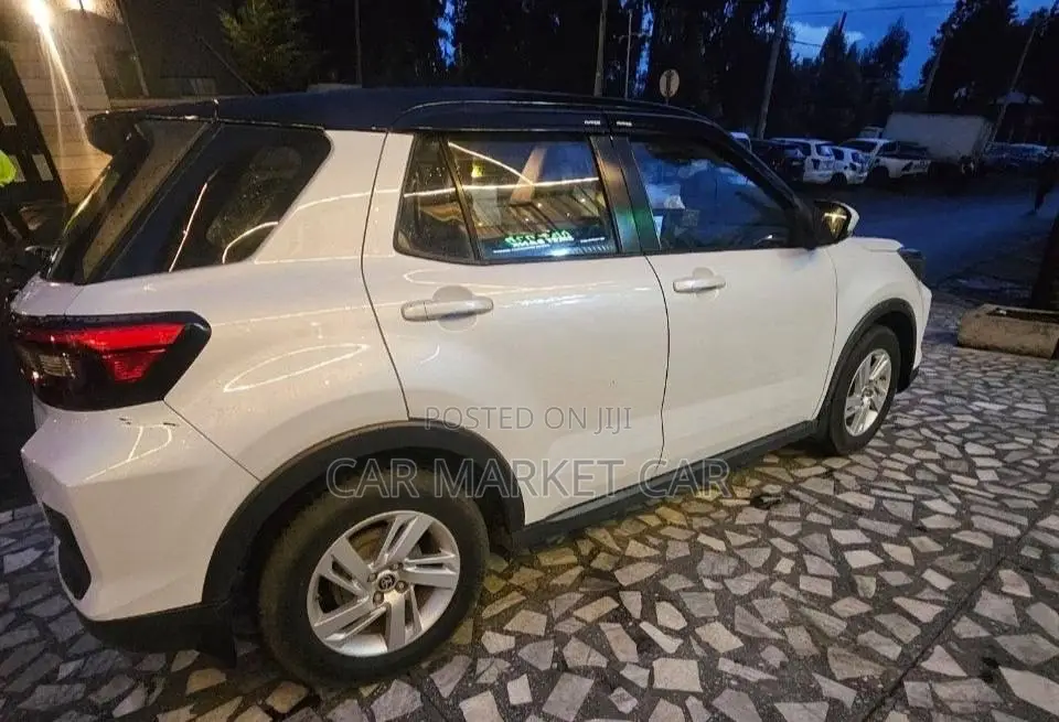 Toyota Raize 1.0 AWD 2023 White