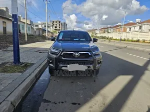 Toyota Hilux Revo Double Cab Deisel 2.8 AWD 2022 Blue