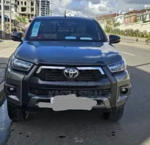 Toyota Hilux Revo Double Cab Deisel 2.8 AWD 2022 Blue