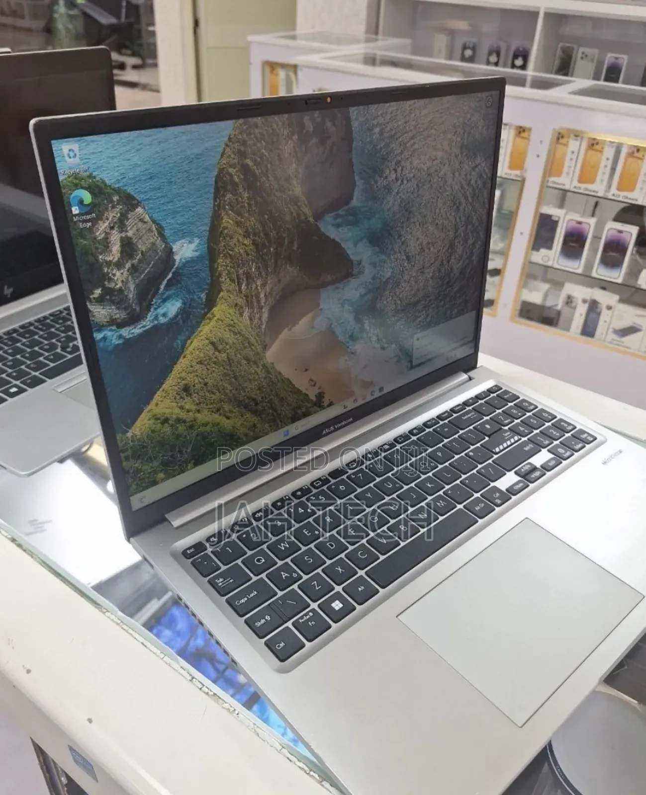 New Laptop Asus VivoBook 15 X505BA 8GB Intel Core i3 SSD 256GB
