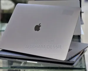 New Laptop Apple MacBook Pro 2017 16GB Intel Core i7 SSD 512GB