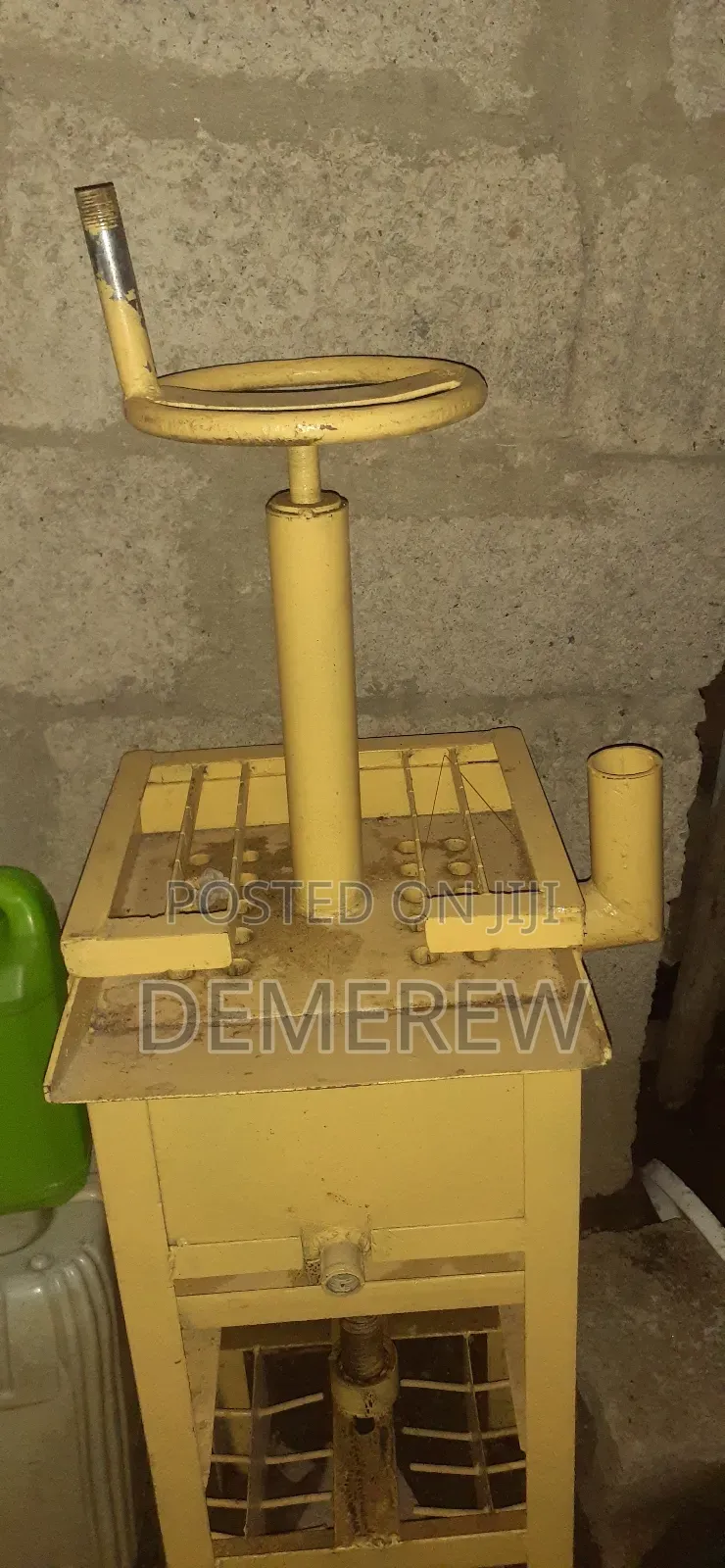 Yeshama Mesira Machine