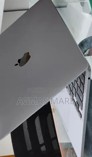 New Laptop Apple MacBook Pro 2022 M2 8GB Apple M2 SSD 256GB
