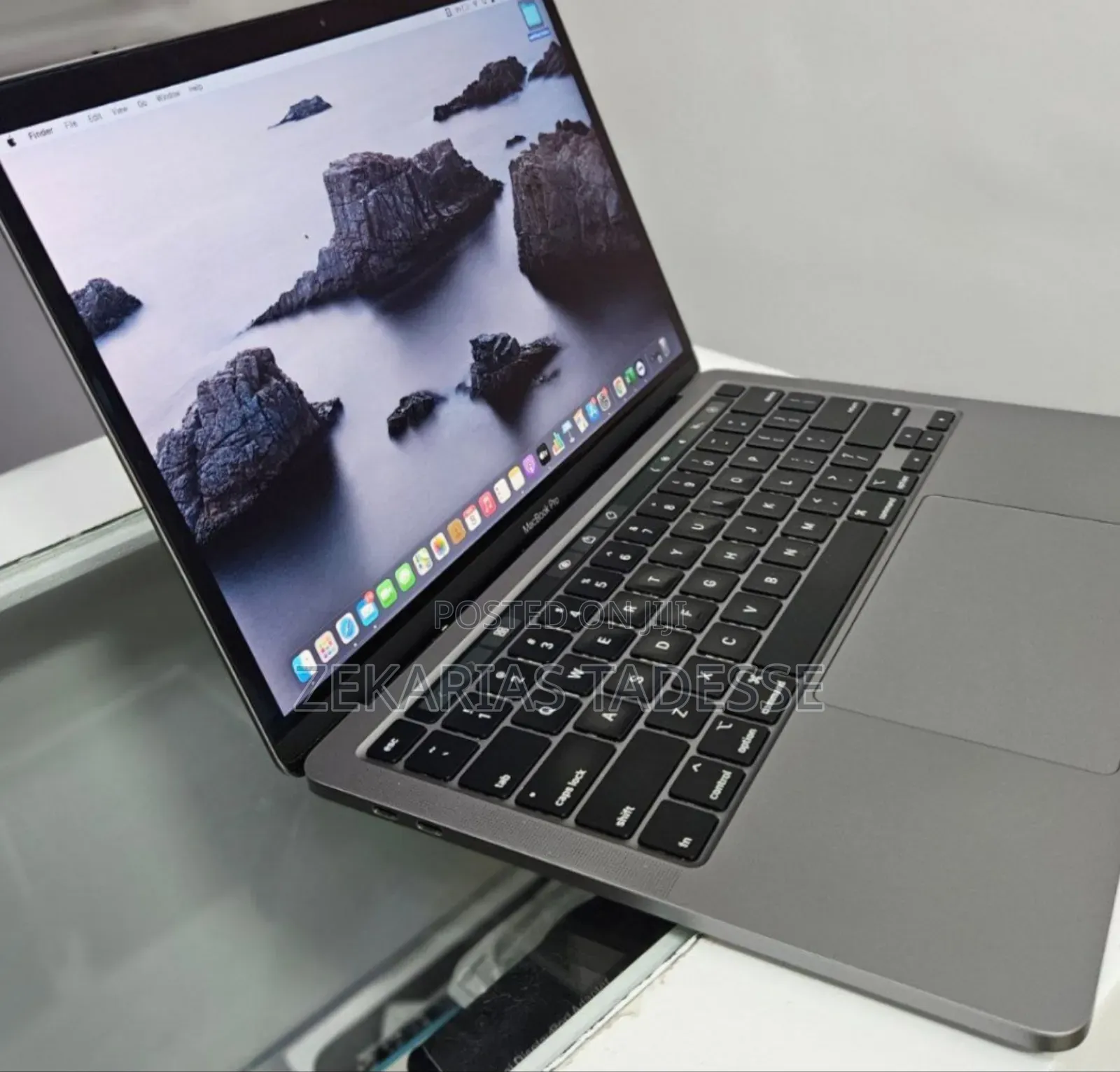 New Laptop Apple MacBook Pro 2019 8GB Intel Core i5 SSD 128GB