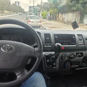Toyota HiAce 2017 White