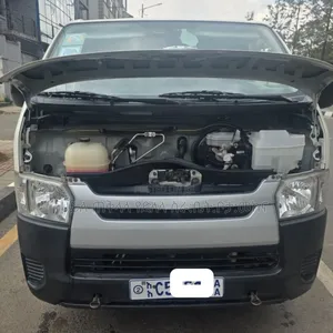 Toyota HiAce 2017 White