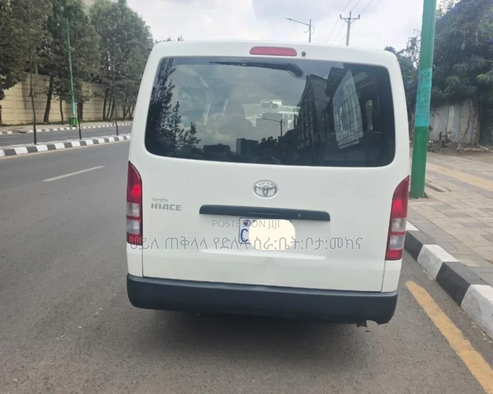 Toyota HiAce 2017 White