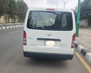 Toyota HiAce 2017 White