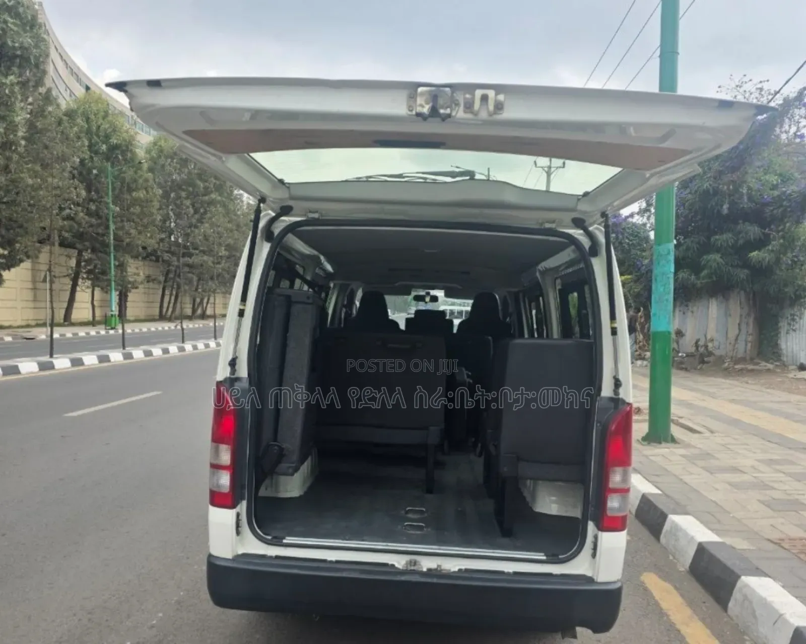 Toyota HiAce 2017 White