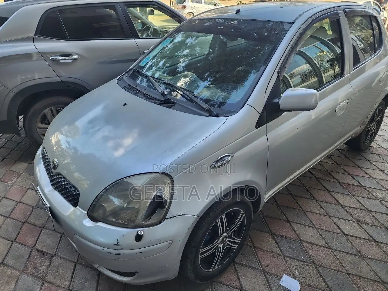 Toyota Vitz 2002 Silver