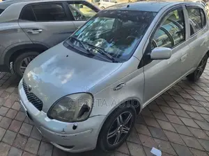 Toyota Vitz 2002 Silver