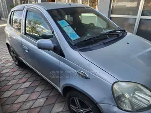 Toyota Vitz 2002 Silver