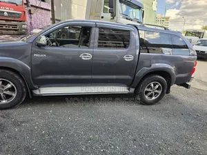 Toyota Hilux 2014 Gray