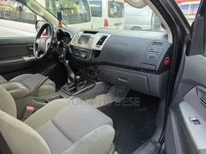 Toyota Hilux 2014 Gray