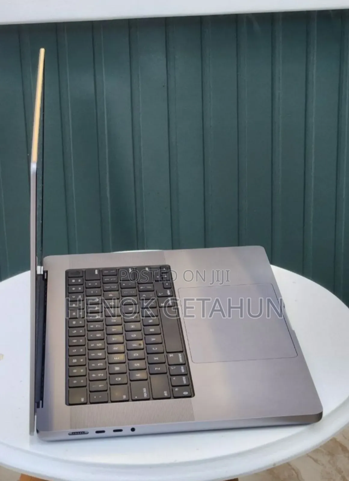 New Laptop Apple MacBook Pro M1 16GB Apple M1 Pro SSD 512GB