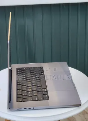 New Laptop Apple MacBook Pro M1 16GB Apple M1 Pro SSD 512GB