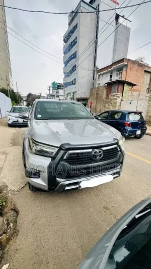 Toyota Hilux 2021 Silver