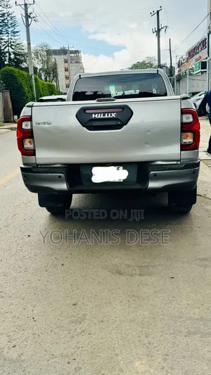 Toyota Hilux 2021 Silver