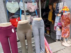 # ኮተቤ እየሰራ ያለ ልብስ ቤት ዕቃ ሽያጭ አጠቃላይ 370,000ብር 20,000ብር የተከራየ 10ካሬ ሱቅ። #